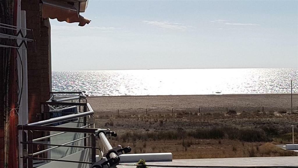 Apartamento Playa Mar Castelldefels Exterior photo